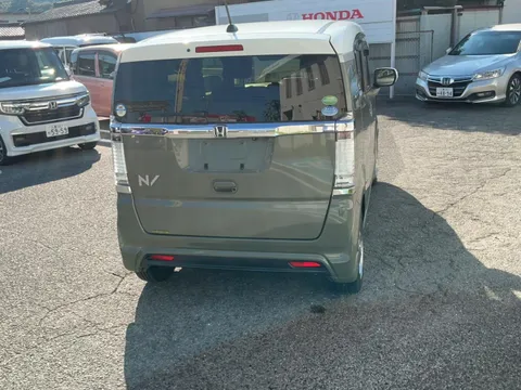 Honda N-BOX Slash
