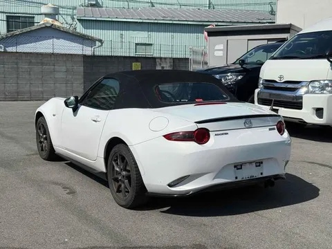 Mazda MX-5 (Roadster)