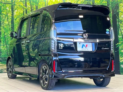 Honda N-BOX Custom
