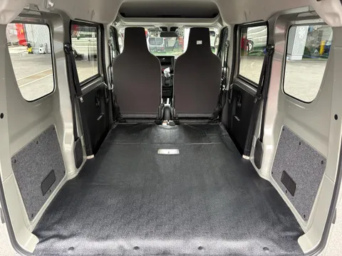 Nissan Clipper Van