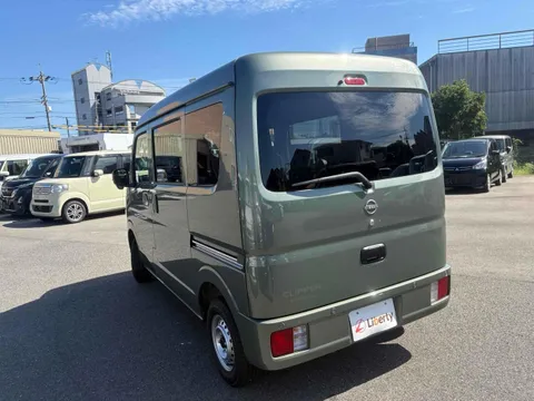 Nissan Clipper Van