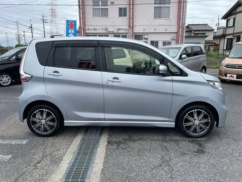 Mitsubishi eK Custom
