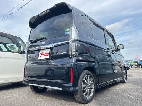 Honda N-BOX Custom