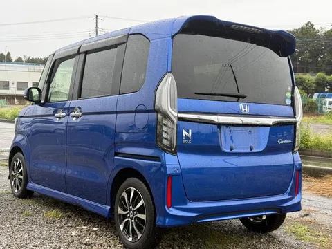 Honda N-BOX Custom