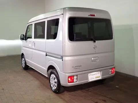 Nissan Clipper Van