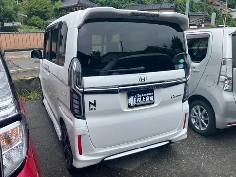 Honda N-BOX Custom