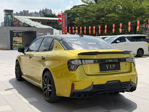 Lynk & Co 03