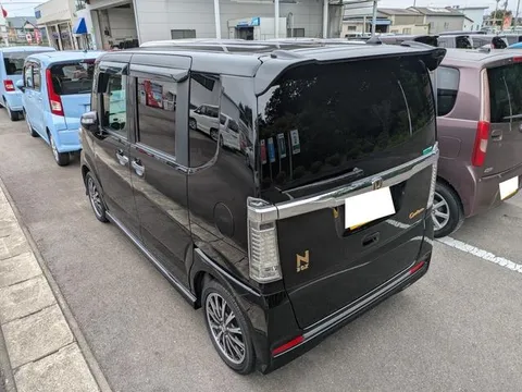 Honda N-BOX Custom