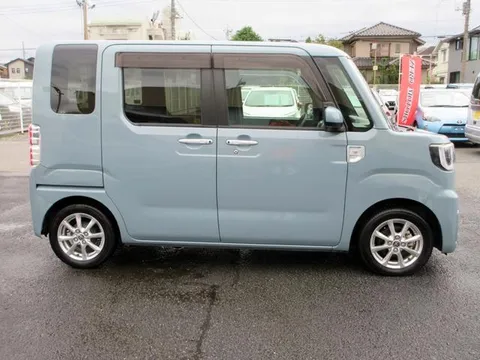 Toyota Pixis Mega