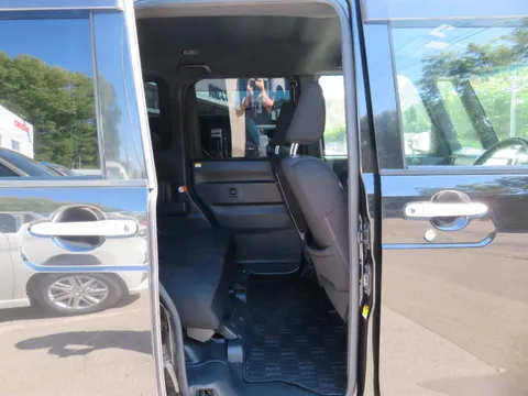 Toyota Pixis Mega