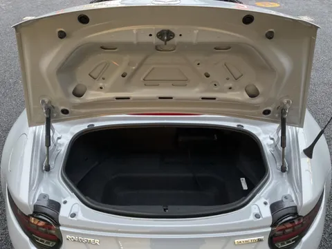 Mazda MX-5 (Roadster)