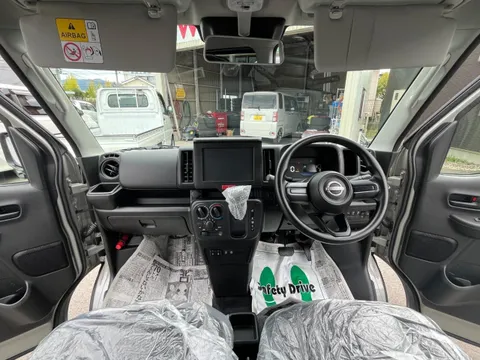 Nissan Clipper Van