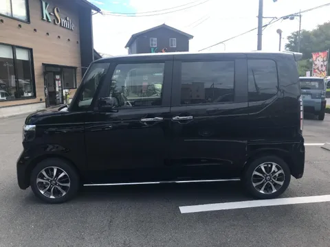 Honda N-BOX Custom