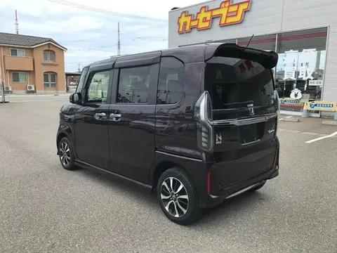 Honda N-BOX Custom