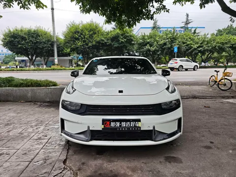 Lynk & Co 03