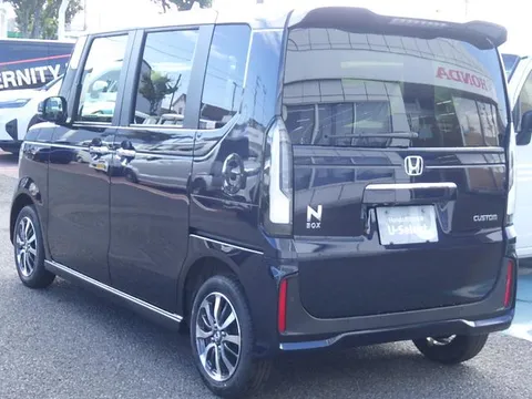 Honda N-BOX Custom