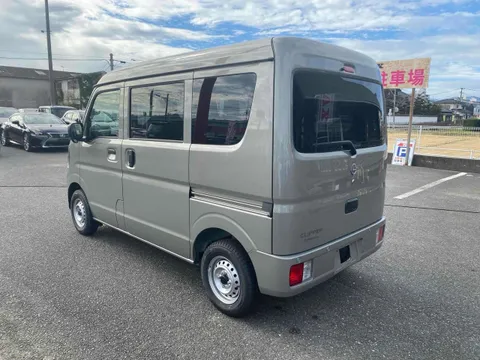Nissan Clipper Van