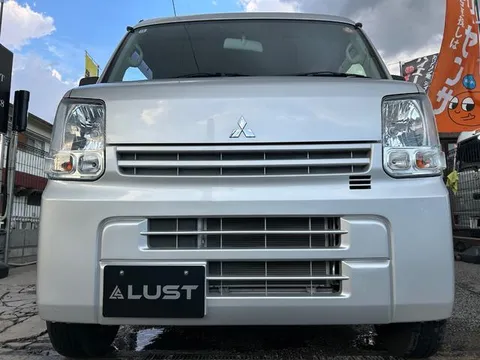 Mitsubishi Minicab Van