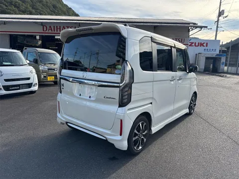 Honda N-BOX Custom