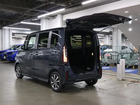 Honda N-BOX Custom