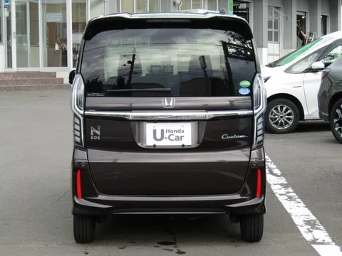 Honda N-BOX Custom