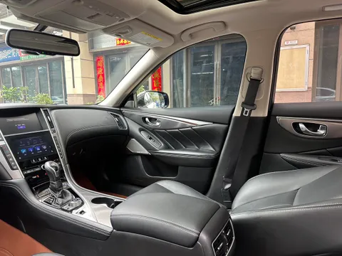 Infiniti Q50L