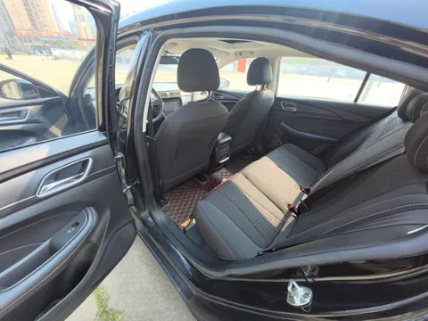 Roewe i5