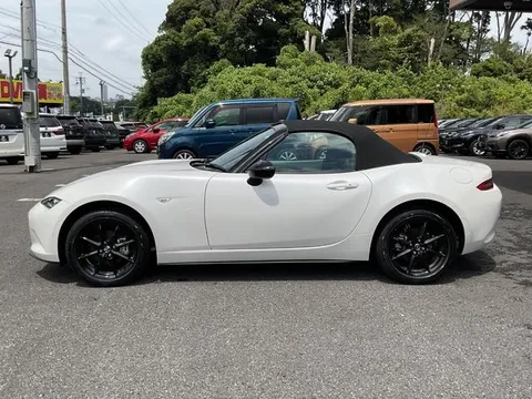 Mazda MX-5 (Roadster)
