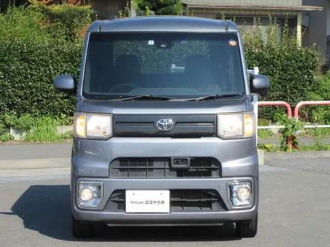 Toyota Pixis Mega