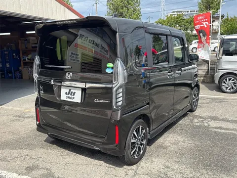 Honda N-BOX Custom