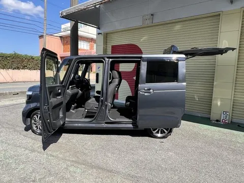 Honda N-BOX Custom