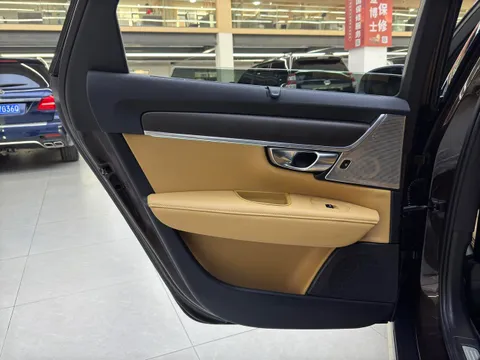 Volvo V90