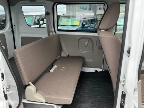 Nissan Clipper Van