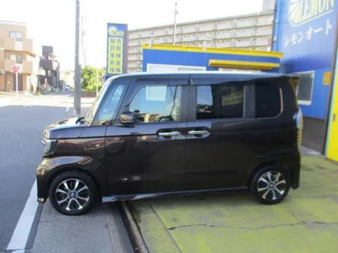 Honda N-BOX Custom