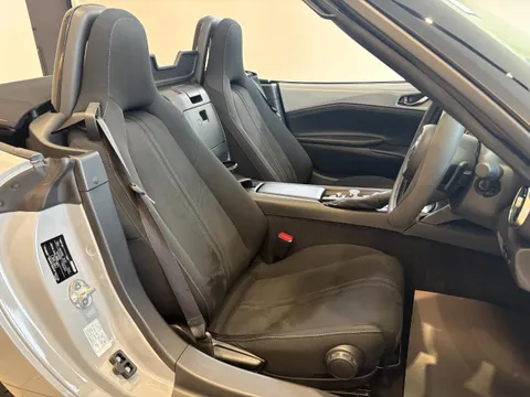 Mazda MX-5 (Roadster)