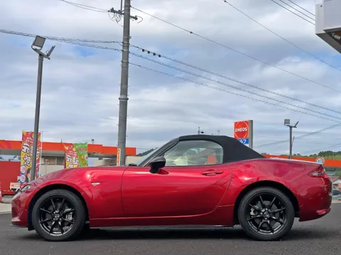 Mazda MX-5 (Roadster)