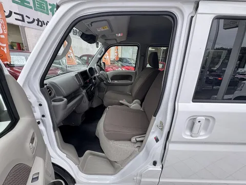 Nissan Clipper Van