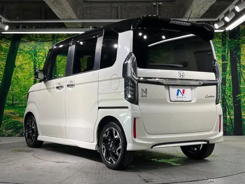 Honda N-BOX Custom