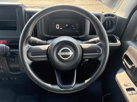 Nissan Clipper Van