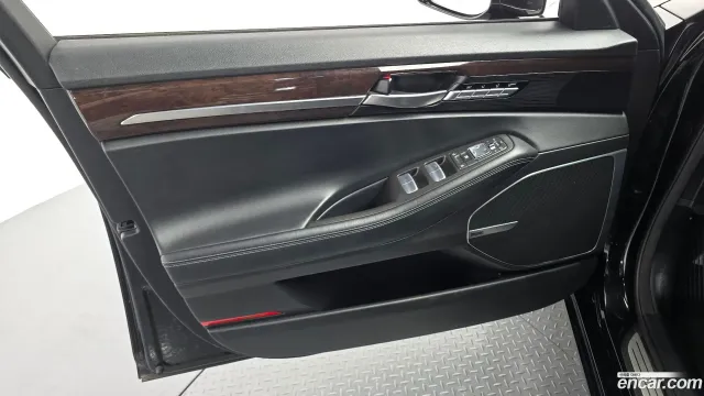 Genesis G90 (EQ900)