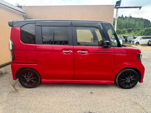 Honda N-BOX Custom