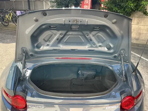 Mazda MX-5 (Roadster)