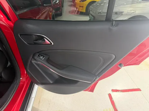 Mercedes-Benz Mercedes-Benz GLA