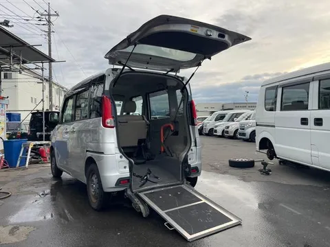 Suzuki Spacia