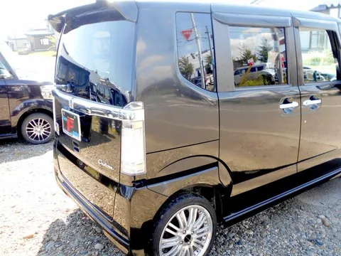 Honda N-BOX Custom