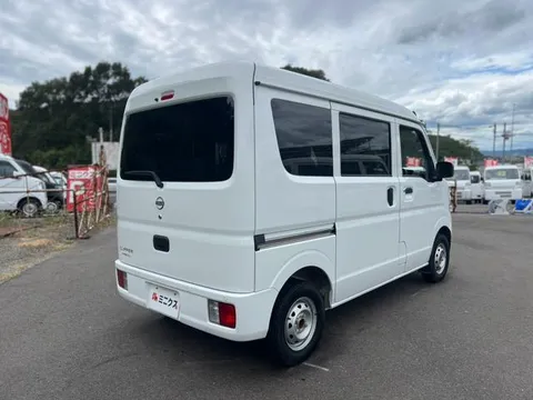 Nissan Clipper Van