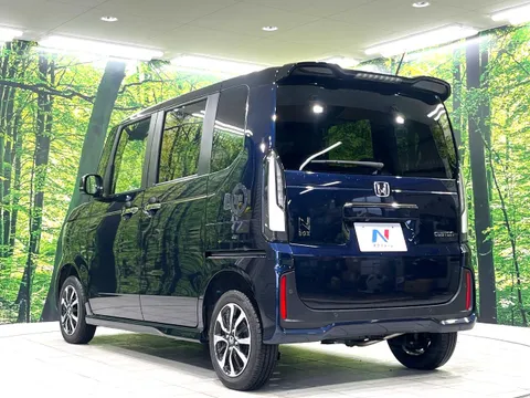 Honda N-BOX Custom
