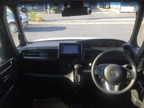 Honda N-BOX Custom