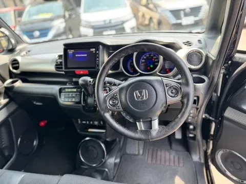 Honda N-BOX Slash