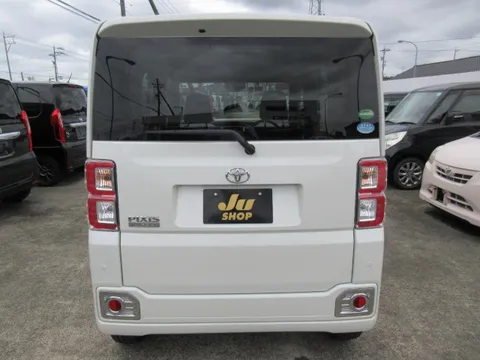 Toyota Pixis Mega